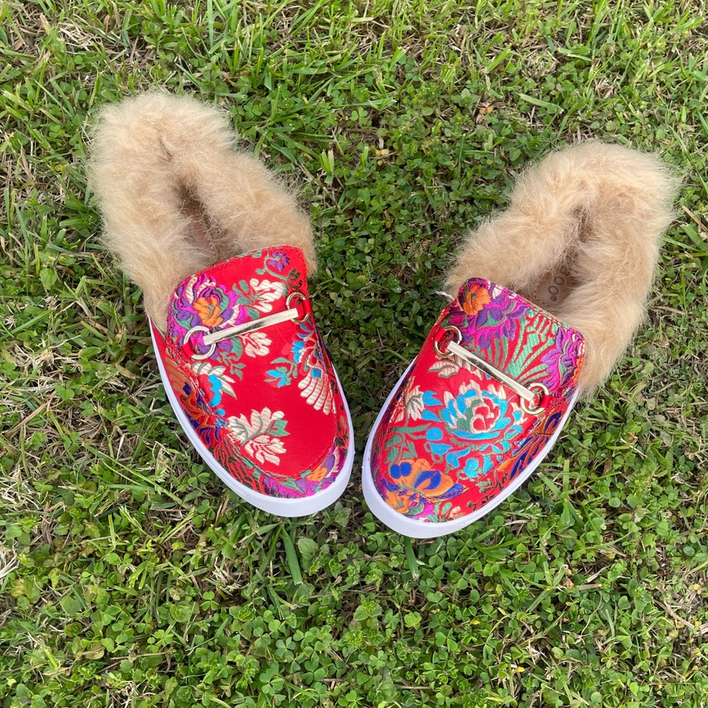 Floral Red Moccasins with Faux Fur Lining